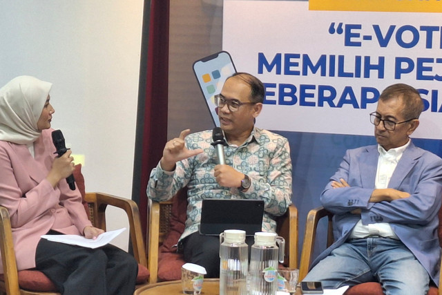 Kepala Badan Strategi Kebijakan Kementerian Hukum RI, Andy Indrady (tengah), dalam acara FIKOM UNPAD CONNECTION bertajuk E-voting untuk Memilih Pejabat Negara, di Tamarin Hotel Jakarta, Rabu (26/8/2026). Foto: Kevin Daniel/kumparan