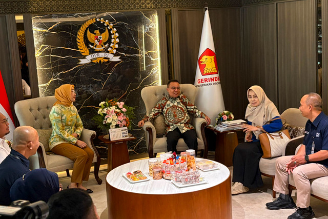 Wakil Ketua DPR Sufmi Dasco Ahmad dan Pimpinan Komisi VI DPR menerima serikat buruh PT POS Indonesia di Kompleks Parlemen, Senayan, Jakarta, Rabu (26/8/2026). Foto: Nasywa Athifah/kumparan