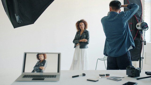 Ilustrasi ketentuan pas foto STIS 2026. Foto: Unsplash