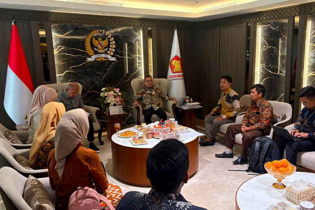 Pimpinan DPR menerima Forum Aspirasi Guru Honorer/Non-ASN di Kompleks Parlemen, Senayan, Jakarta, Rabu (26/8/2026). Foto: Nasywa Athifah/kumparan