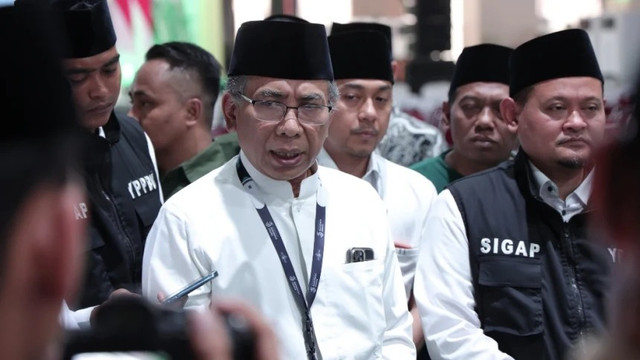 Ketua Umum PBNU KH Yahya Cholil Staquf atau Gus Yahya meninjau lokasi Muktamar ke-33 NU di Pondok Pesantren Bahrul Ulum Tambakberas, Rabu (26/8/2026). Foto: PBNU