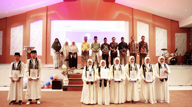 DT Peduli Riau Sukses Gelar Wisuda Santri Rumah Tahfidz Qur'an Angkatan Kedua (Sumber: DT Peduli)