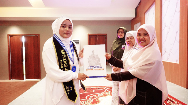 DT Peduli Riau Sukses Gelar Wisuda Santri Rumah Tahfidz Qur'an Angkatan Kedua (Sumber: DT Peduli)