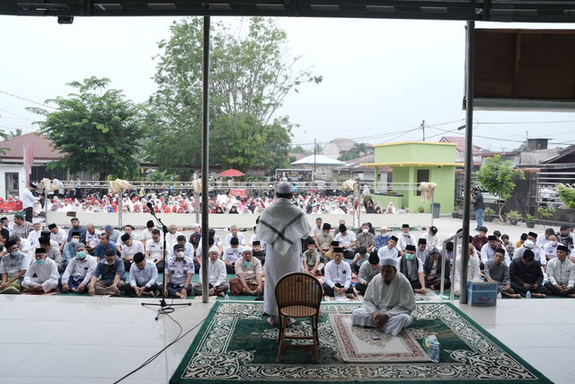 Pemerintah Kota Pekanbaru bersama masyarakat melaksanakan Salat Istisqa secara serentak di 15 kecamatan.  Foto: Dok. Istimewa