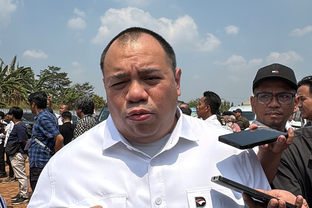 Chief Investment Officer Danantara Indonesia Pandu Sjahrir usai peresmian pembangunan PSEL Kota Bekasi di Bekasi, Jawa Barat, Rabu (26/8/2026).
 Foto: Widya Islamiati/kumparan