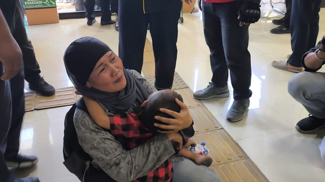 Kumala Elvira menangis di Pengadilan Negeri Sungguminasa, Gowa. dok Istimewa