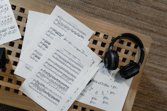 Ilustraasi lirik lagu. Foto: Pexels