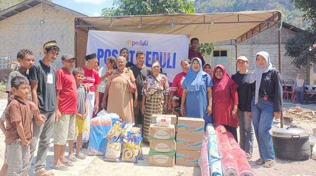 DT Peduli Salurkan Bantuan Sembako, Karpet, Terpal, Air Minum dan Obat-obatan kepada Pengungsi Gempa di NTT (Sumber: DT Peduli)