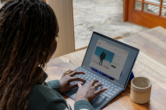 Ilustrasi ukuran kertas F4 di Word. Foto: Unsplash.