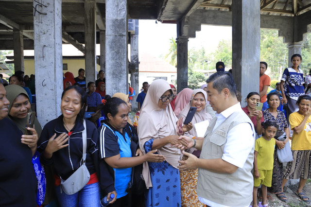 Ditjen Dukcapil Kemendagri terjunkan tim jemput bola ke posko pengungsian di tujuh kabupaten terdampak gempa NTT dan terbitkan 3.055 dokumen kependudukan hingga Selasa (25/8/2026). Foto: Kemendagri RI