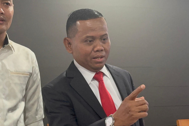 Kuasa Hukum UIN Syarif Hidayatullah, Soleh, saat konferensi pers pengamanan barang milik negara (BMN) terkait sengketa lahan TKIP-SDIP di Pamulang, Tangerang Selatan, Rabu (26/8/2026). Foto: Joakhim Tharob/kumparan