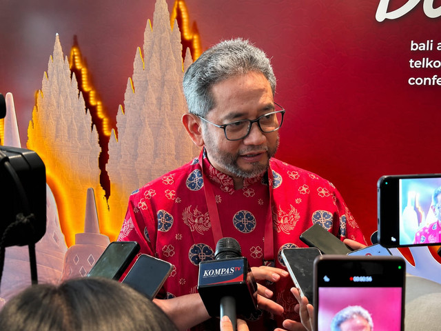 Direktur Strategic Business Development Portfolio Telkom Indonesia Seno Soemadji menjawab pertanyaan wartawan di sela-sela acara Bali Annual Telkom International Conference (BATIC) 2026 di Nusa Dua, Bali, Rabu (26/8). Foto: Kelik Wahyu Nugroho/kumparan