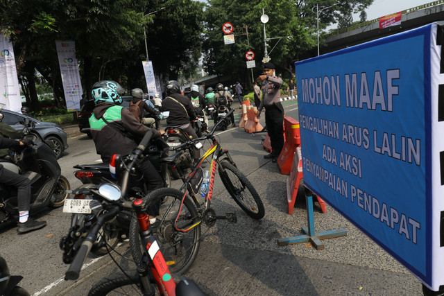 Jalan Gerbang Pemuda arah Gedung DPR-MPR ditutup pada Kamis (27/8/2026) pagi. Foto: Jamal Ramadhan/kumparan