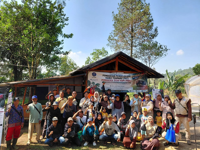 Tim Dosen Pulang kampung IPB beserta Para Petani Kopi Gunung Puntang, Bandung