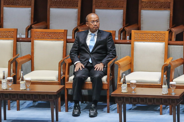 Calon Kepala Eksekutif Pengawas Bursa Mineral dan Komoditas Strategis Dewan Komisioner Otoritas Jasa Keuangan (OJK) Sarjito mengikuti Rapat Paripurna ke-3 Masa Persidangan I Tahun Sidang 2026-2027 di Kompleks Parlemen, Jakarta, Kamis (27/8/2026). Foto: Asprilla Dwi Adha/ANTARA FOTO