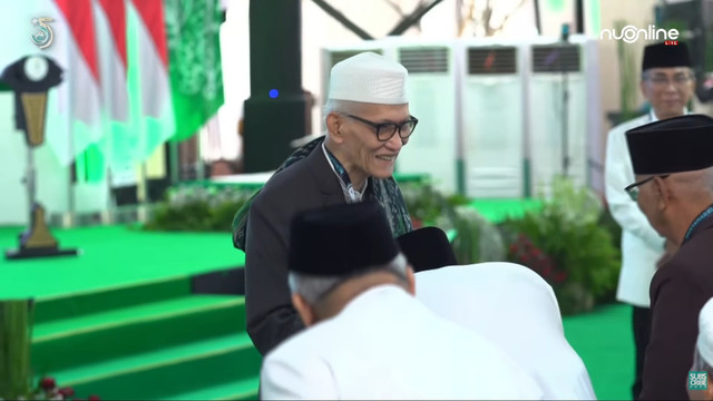 KH Miftachul Akhyar menghadiri Pembukaan Muktamar Ke-35 Nahdlatul Ulama di Tambakberas, Jombang, Jawa Timur, Kamis (27/8/2026). Foto: Youtube/NU Online
