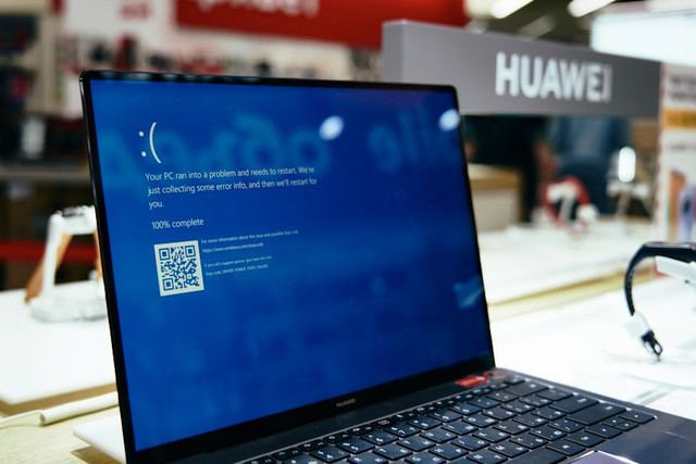 Ilustrasi laptop error. Foto: Unsplash
