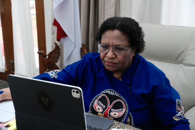 Wamendagri Ribka Haluk minta Pemda se-Tanah Papua percepat penyaluran Dana Otsus Tahap II TA 2026 yang sempat terlambat guna pastikan layanan dasar masyarakat berjalan optimal, Kamis (27/8/2026). Dok. Foto: Kemendagri RI