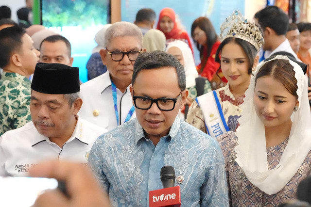 Wamendagri Bima Arya Sugiarto dorong APKASI Otonomi Expo 2026 di ICE BSD, Tangerang, Banten, agar menghasilkan investasi dan kontrak nyata melalui penguatan potensi dan kolaborasi daerah, Kamis (27/8/2026). Foto: Kemendagri RI