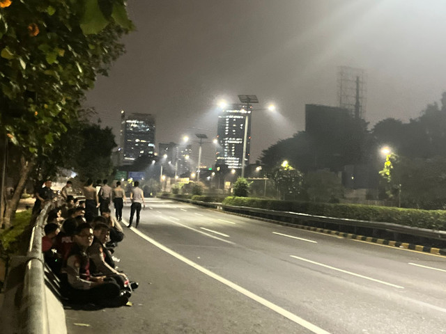 Suasana Tol Dalam Kota arah Slipi dan jalan arteri masih ditutup pada Kamis (27/8/2026). Foto: Rayyan Farhansyah/kumparan