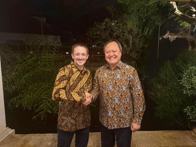 Armand Hermawan, President & CEO Lintasarta (kanan)