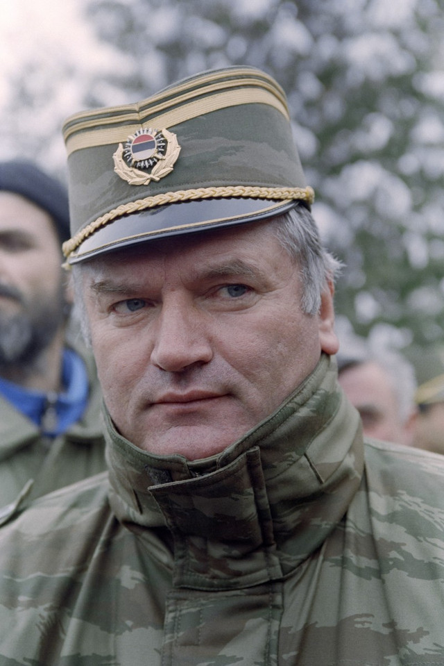 Jenderal Ratko Mladic saat berada di Sarajevo, 15 Februari 1994. Foto: Pascal Guyot / AFP