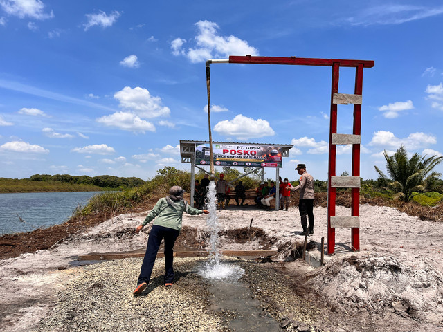 Salah satu posko pencegahan karhutla di wilayah operasional PT Triputra Agro Persada di Kalimantan Tengah, Jumat (28/8). Foto: Muhammad Darisman/kumparan