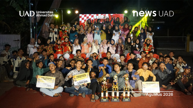 Tim PPKO RDC Universitas Ahmad Dahlan (UAD) sukseskan malam puncak pentas seni HUT RI di Karangtengah (Foto. Tim PPKO UAD)