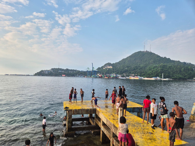 Suatu Pagi di Pantai Jayapura (dokumentasi pribadi)