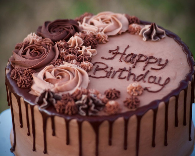 Mengapa Kue Ulang Tahun Berbentuk Bulat. Unsplash.com/Stephen Wheeler