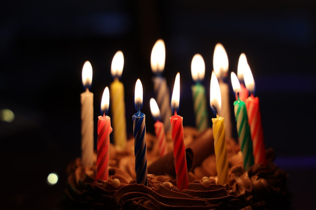 Kenapa Lilin Dipasang di Kue. Unsplash.com/Lan Gao
