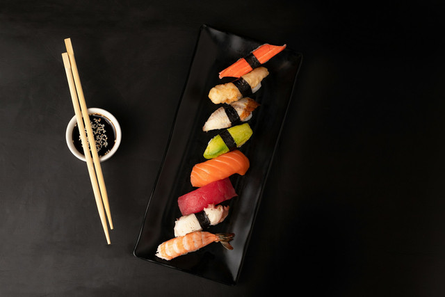 Ilustrasi Asal Usul Sushi. Unsplash/Mahmoud Fawzy