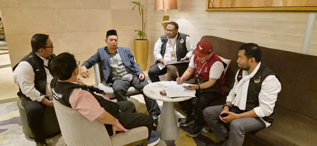 Dirjen Pengawasan Penyelenggaraan Ibadah Haji dan Umrah Kemenhaj Harun Al Rasyid menyidak sejumlah PPIU dan PIKH di Arab Saudi. Foto: Dok. Istimewa