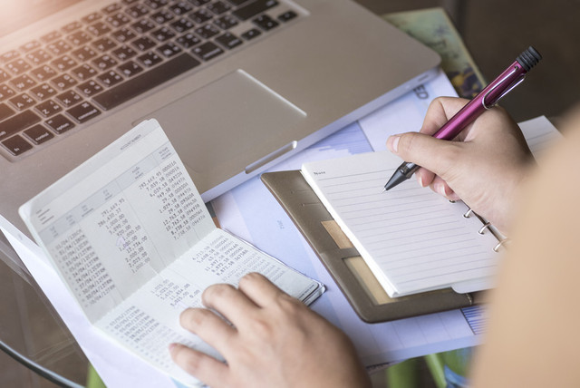 Ilustrasi rekening tabungan di bank. Foto: Shutterstock