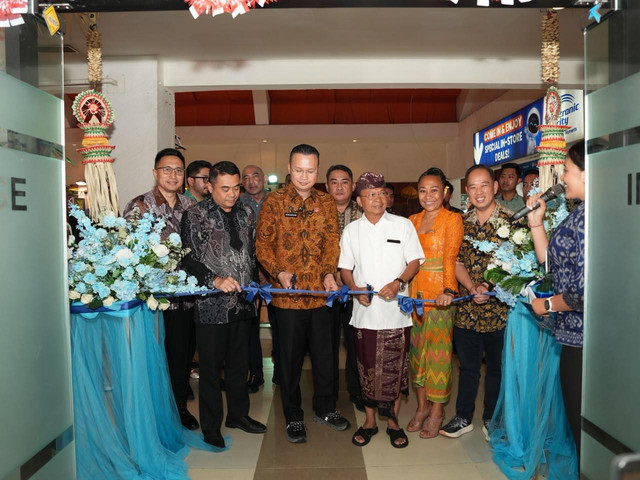 Dirjen Imigrasi Hendarsam Marantoko resmikan Immigration Lounge Discovery Mall Bali di Kuta, Badung, Kamis (27/8/2026), untuk hadirkan layanan paspor dan izin tinggal yang lebih dekat, mudah, serta nyaman. Foto: Dok. Dirjen Imigrasi