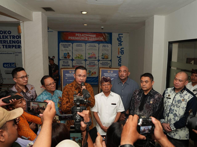 Dirjen Imigrasi Hendarsam Marantoko resmikan Immigration Lounge Discovery Mall Bali di Kuta, Badung, Kamis (27/8/2026), untuk hadirkan layanan paspor dan izin tinggal yang lebih dekat, mudah, serta nyaman. Foto: Dok. Dirjen Imigrasi