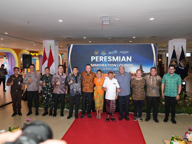 Dirjen Imigrasi Hendarsam Marantoko resmikan Immigration Lounge Discovery Mall Bali di Kuta, Badung, Kamis (27/8/2026), untuk hadirkan layanan paspor dan izin tinggal yang lebih dekat, mudah, serta nyaman. Foto: Dok. Dirjen Imigrasi