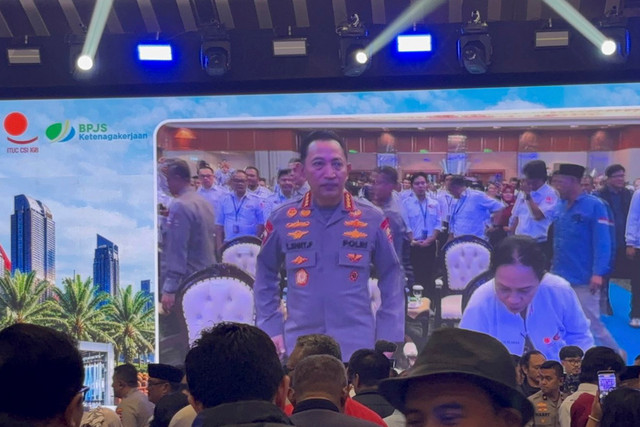 Suasana penutupan Rapat Kerja Nasional Konfederasi Serikat Buruh Seluruh Indonesia (KSBSI) bersama Kepala Kepolisian Negara Republik Indonesia, Listyo Sigit Prabowo di Ballroom Puri Agung, Grand Sahid Jaya Hotel, Jakarta Pusat, Jumat (28/8/2026).  Foto: Pradya Tirta/kumparan