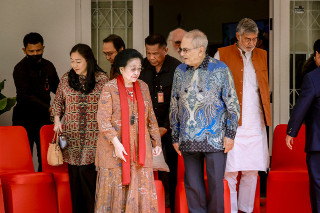 Presiden Timor Leste Jose Ramos-Horta dan Presiden RI ke-5 sekaligus Ketua Umum PDI Perjuangan Megawati Soekarnoputri bersama sejumlah tamu undangan di Megawati Institute, Menteng, Jakarta Pusat, Jumat (28/8/2026). Foto: Jamal Ramadhan/kumparan