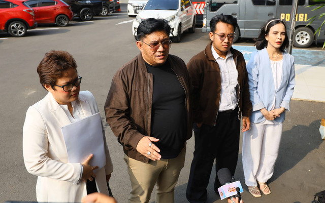 Pengacara Ruben Onsu Machi Ahmad saat mendatangi Polres Jakarta Selatan, Jakarta, Jumat, (28/8/2026). Foto: Agus Apriyanto