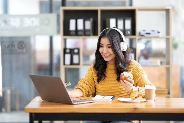 Cara memilih camilan tepat agar kenyang lebih lama. Foto: Shutterstock