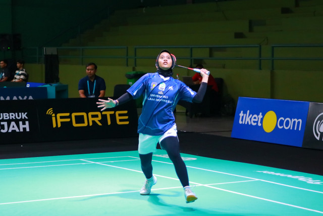 Alfira Deanika, student-athlete badminton dari Universitas Islam Indonesia (UII) yang berlaga di Campus League Badminton Regional Semarang. Foto: Campus Sport Indonesia/Agri Aulian Perdana