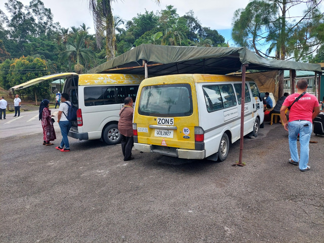 Transportasi publik di Kalbar.  Foto: Dok. Djoko Setijowarno