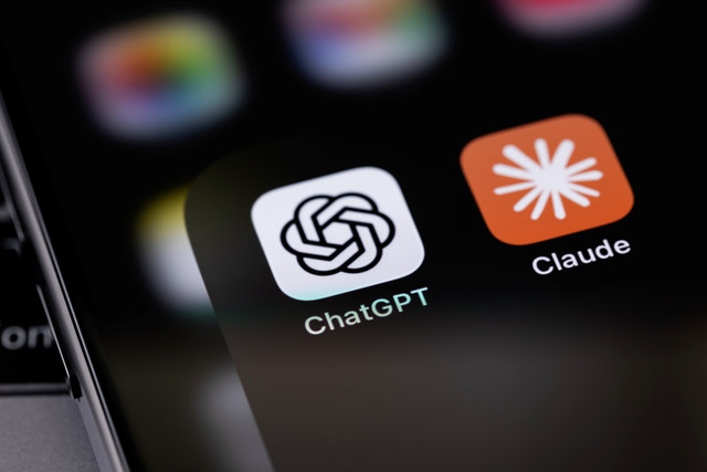 ChatGPT dan Claude. Foto: Primakov/Shutterstock