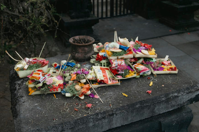 Ilustrasi Kenapa Nama Orang Bali Bisa Berbeda Berdasarkan Urutan Kelahiran. Foto: Unsplash/Sérgio André