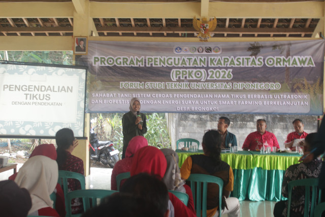Sosialisasi Pengendalian Hama Terpadu di Pendopo Kantor Desa Brongkol, Kecamatan Jambu. Foto: Dok. PPK Ormawa FST Undip