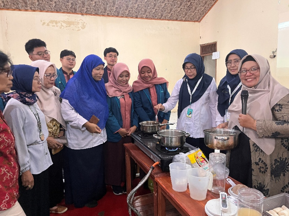 Pelatihan Pembuatan Alternatif Gula Dari Pati Singkong Sebagai Antisipasi Untuk Pasien Diabetes.