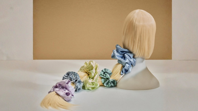 Parfum Berevolusi Jadi Aksesori, dari Scrunchie hingga Bag Charm. Foto: Instagram @tamburinsofficial