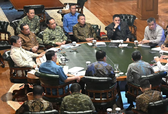Presiden Prabowo Subianto menerima Panglima TNI Jenderal TNI Agus Subiyanto dan para Kepala Staf Angkatan beserta Menteri Kabinet Merah-Putih di kediaman Hambalang, Bogor, Sabtu (29/8/2026). Foto: Instagram/ @sekretariat.kabinet