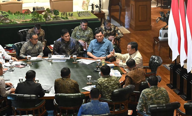 Presiden Prabowo Subianto menerima Panglima TNI Jenderal TNI Agus Subiyanto dan para Kepala Staf Angkatan beserta Menteri Kabinet Merah-Putih di kediaman Hambalang, Bogor, Sabtu (29/8/2026). Foto: Instagram/ @sekretariat.kabinet